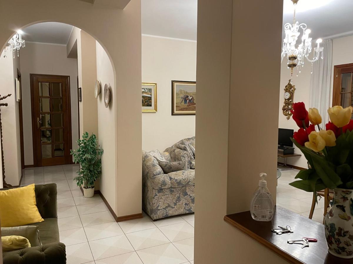 Отель La Casa Di Fausto Cesaro Экстерьер фото
