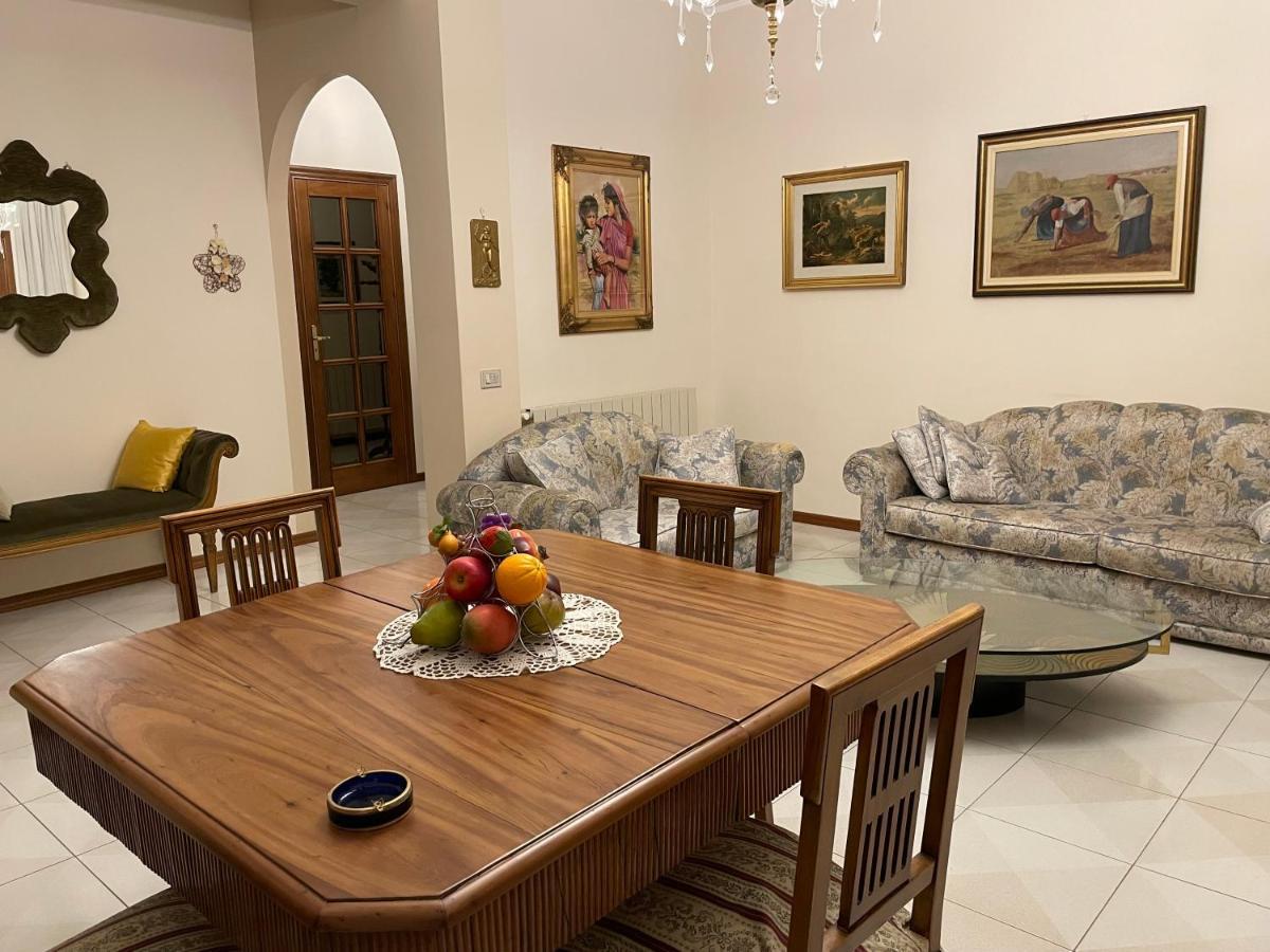 Отель La Casa Di Fausto Cesaro Экстерьер фото