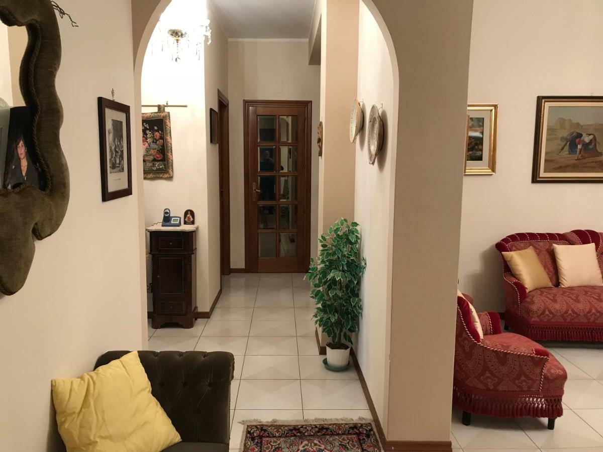 Отель La Casa Di Fausto Cesaro Экстерьер фото