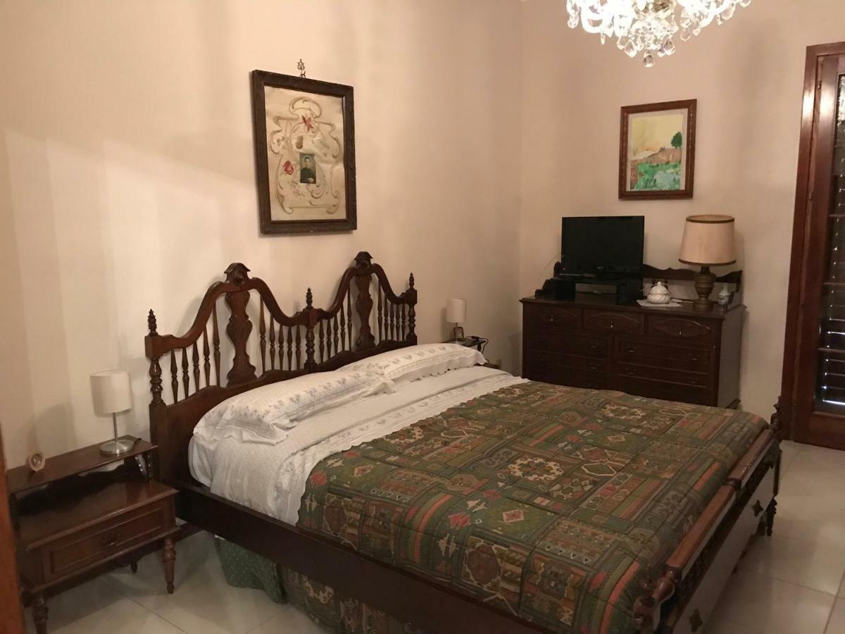 Отель La Casa Di Fausto Cesaro Экстерьер фото