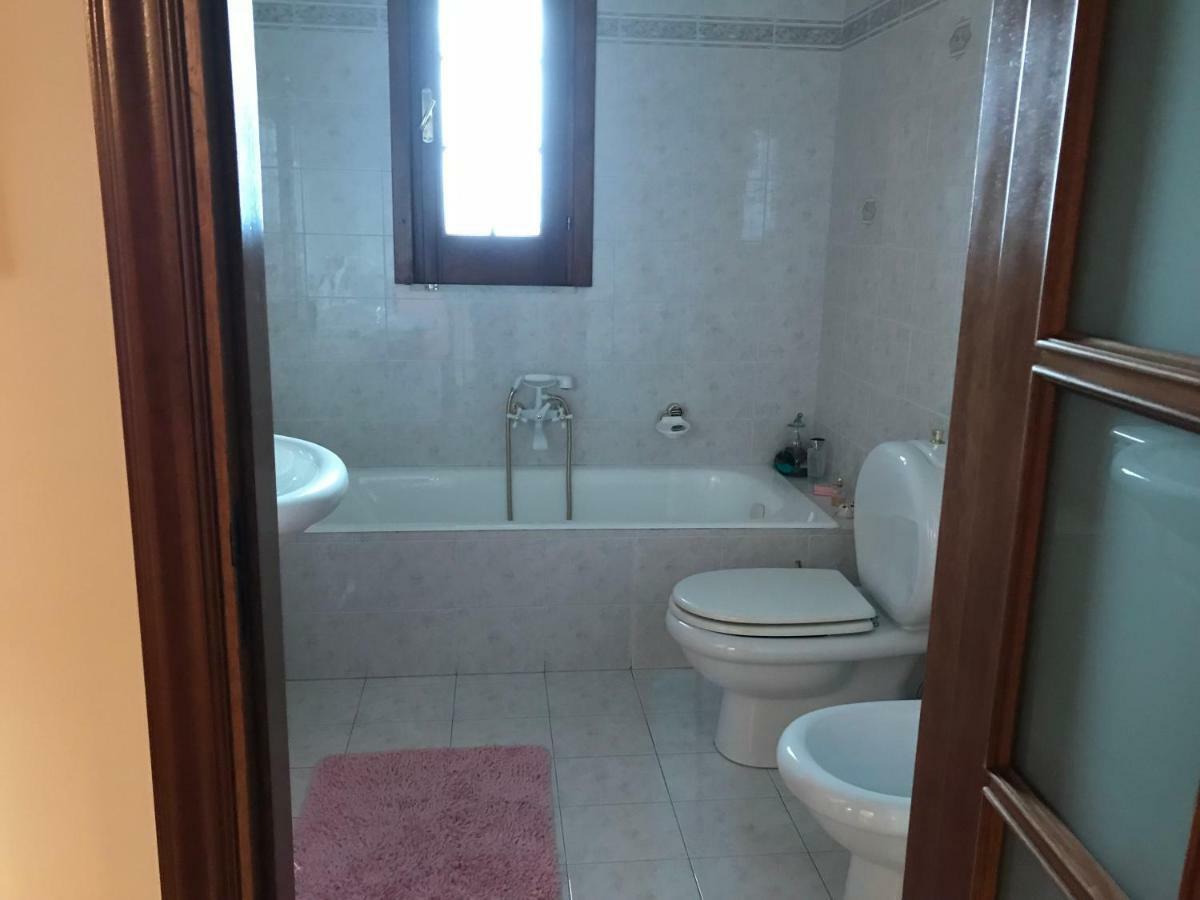 Отель La Casa Di Fausto Cesaro Экстерьер фото